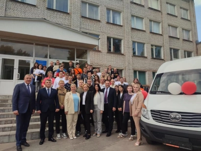 ГК «Мелком» подарила студентам ГПБОУ «Калашниковский колледж» микроавтобус фото