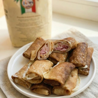 Блинчики , фаршированные сыром с ветчиной фото